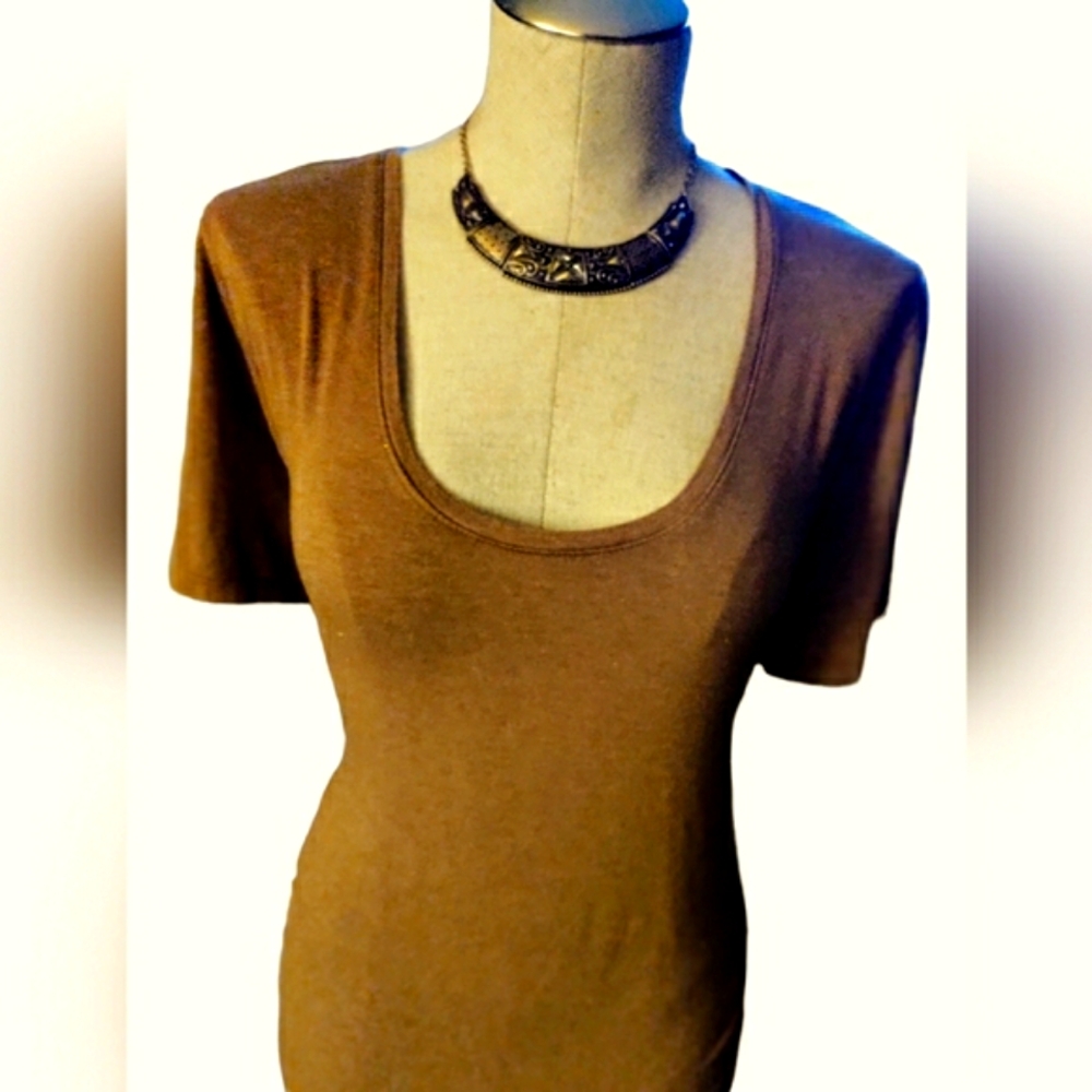 Brown t-shirt with gold sparkle